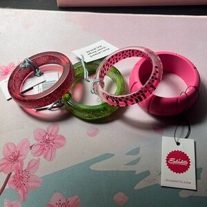 Splendette bangles - Lot of 4 - 2.25in Diameter